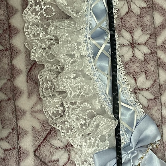 5/$10 Blue Laced w/ Pearls Cosplay Headband - Picture 4 of 4